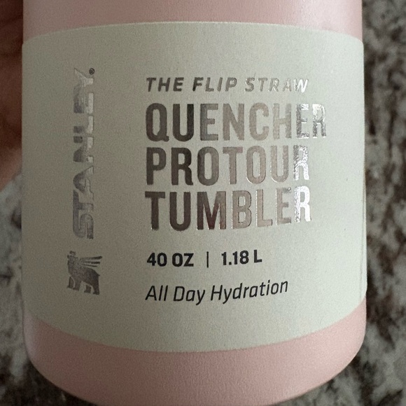 V SWEATER & 40 oz PRO-TOUR STANLEY TUMBLER BUNDLE - Picture 5 of 5